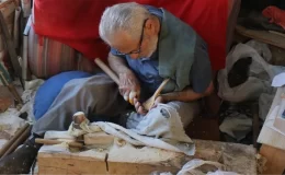 Bakteri üretmeyen ve besin değerini koruyan el emeği şimşir kaşık üretimi, teknolojiye yenik düştü
