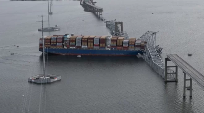 ABD’de geminin çarpmasıyla yıkılan köprüden nehre düşen 2 kişinin cesedi bulundu