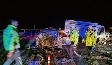 Bingöl’de otomobil ile kamyonet çarpıştı: 2 ölü, 5 yaralı